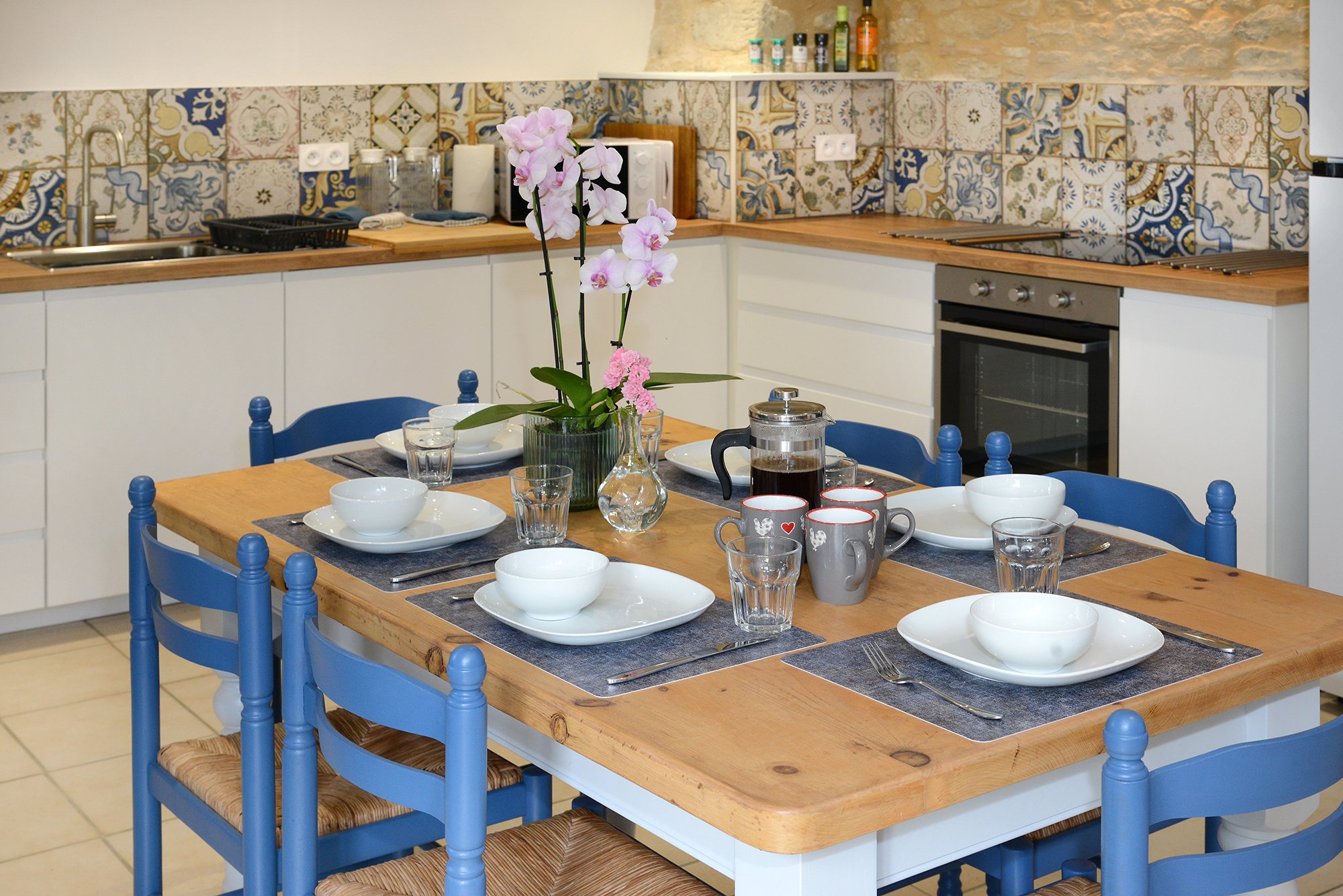 Modern & Fully fitted/kitted Kitchen