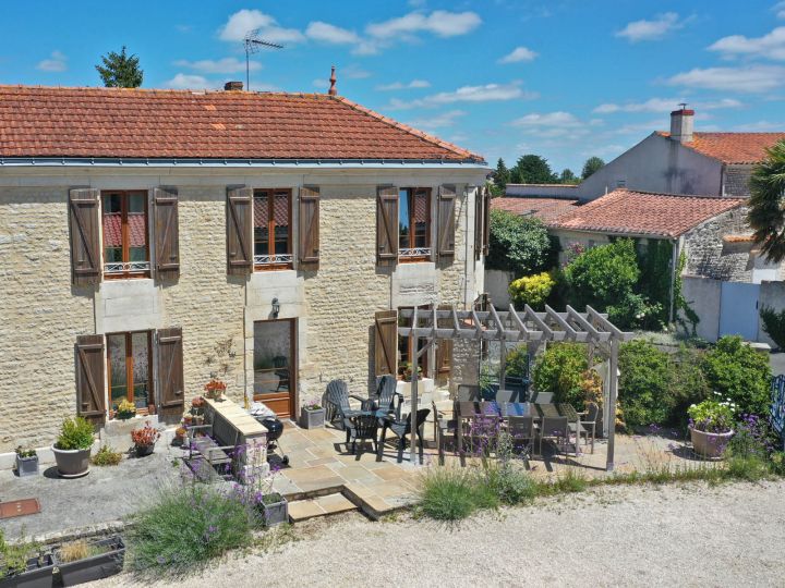 Le Vieux Café Holiday Cottage