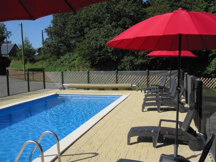 Cherry Tree Cottage with heated pool