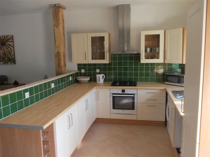Fully fitted kitchen