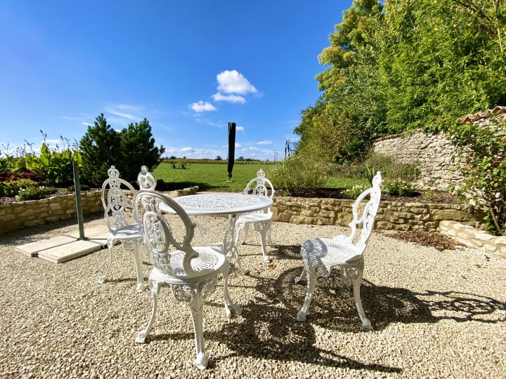 Outside dining gite 1